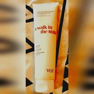 Voir A Walk in the Sun Hair Moisturizing and Repairing Treatment Masque